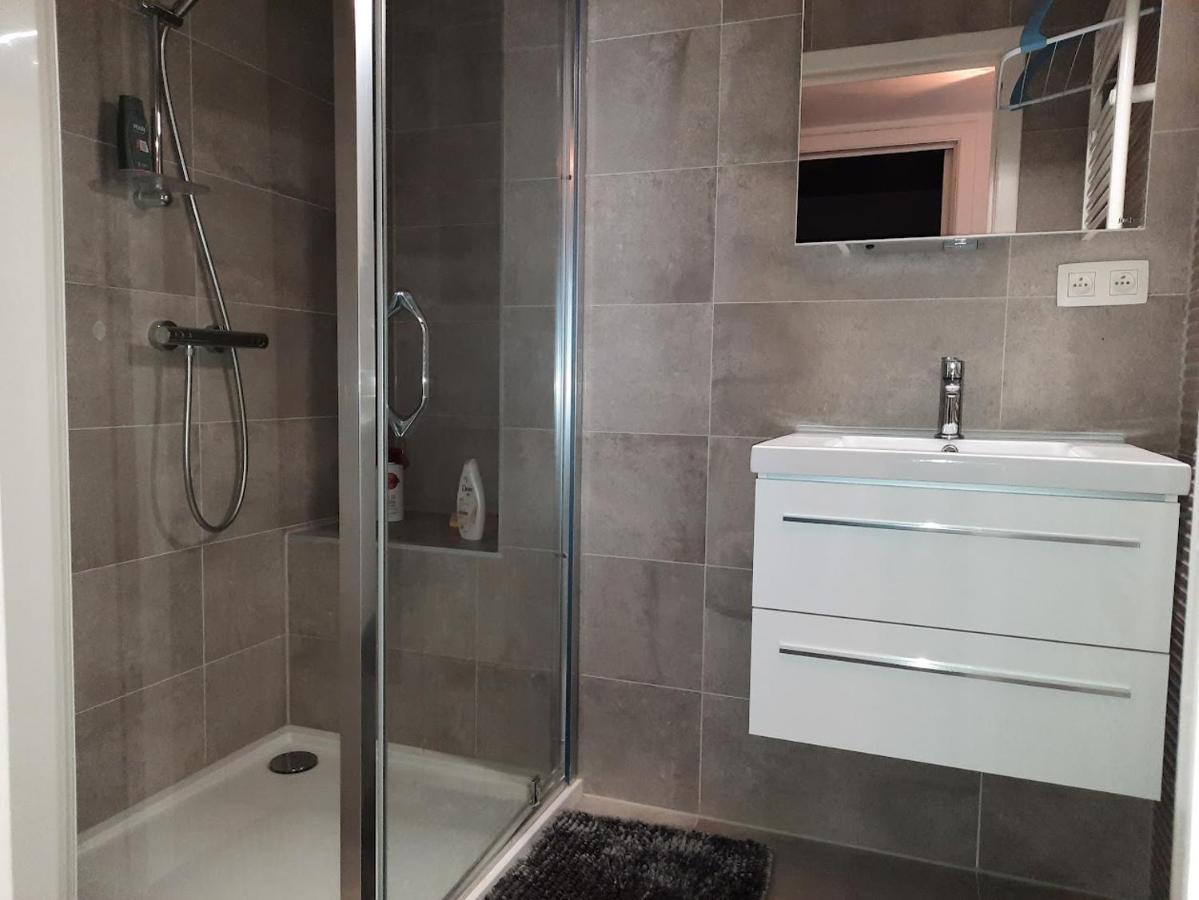 Lichtrijk En Comfortabel Hoekappartement Met Gratis Parking En Zeer Centraal Gelegen - Comme Chez Soi Ostende Exteriér fotografie