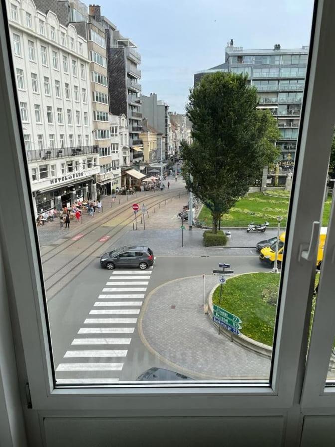 Lichtrijk En Comfortabel Hoekappartement Met Gratis Parking En Zeer Centraal Gelegen - Comme Chez Soi Ostende Exteriér fotografie