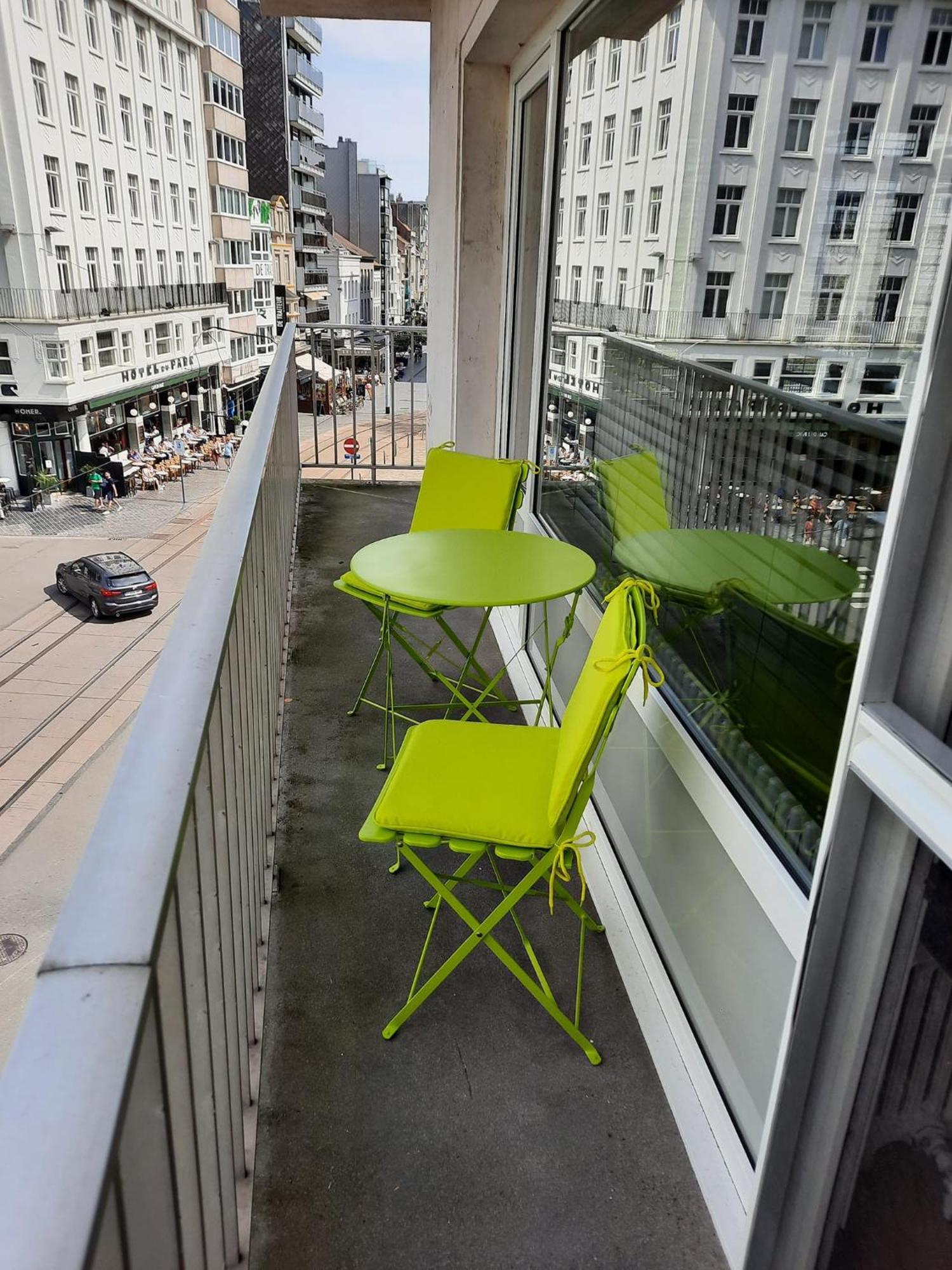 Lichtrijk En Comfortabel Hoekappartement Met Gratis Parking En Zeer Centraal Gelegen - Comme Chez Soi Ostende Exteriér fotografie