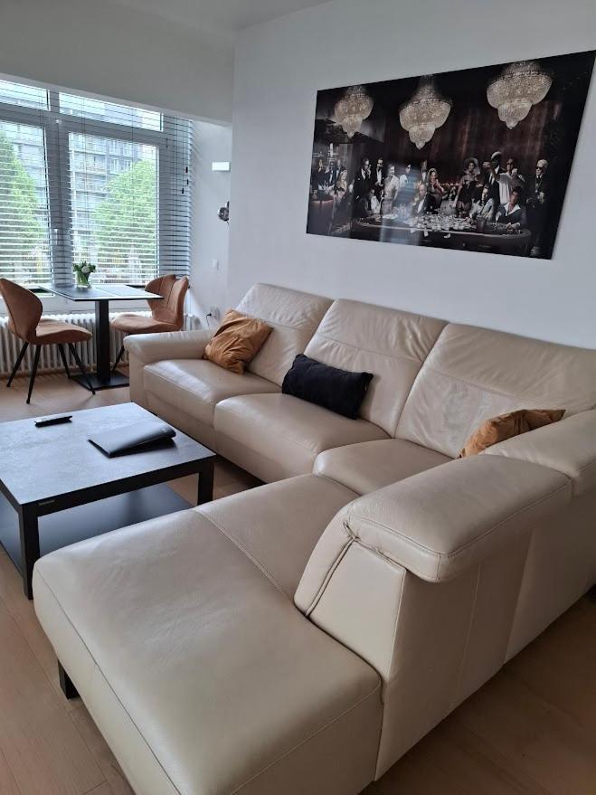 Lichtrijk En Comfortabel Hoekappartement Met Gratis Parking En Zeer Centraal Gelegen - Comme Chez Soi Ostende Exteriér fotografie