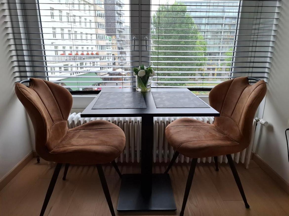 Lichtrijk En Comfortabel Hoekappartement Met Gratis Parking En Zeer Centraal Gelegen - Comme Chez Soi Ostende Exteriér fotografie