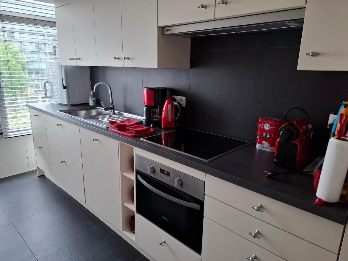 Lichtrijk En Comfortabel Hoekappartement Met Gratis Parking En Zeer Centraal Gelegen - Comme Chez Soi Ostende Exteriér fotografie